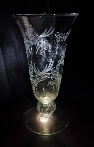 Vase mit Fuß